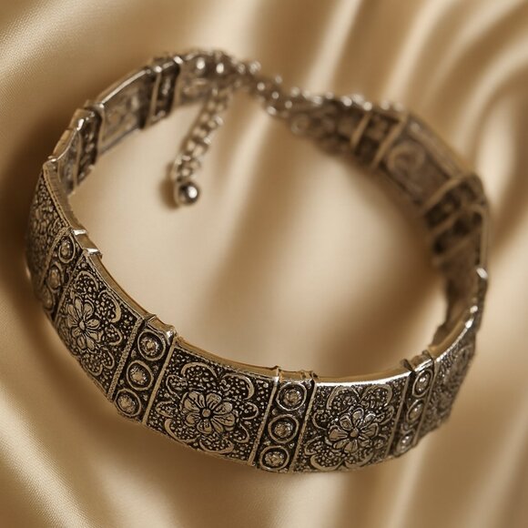 Vintage Silver-Tone Ornate Link Choker – Adjustable Boho Statement Necklace, 12" - Picture 1 of 8